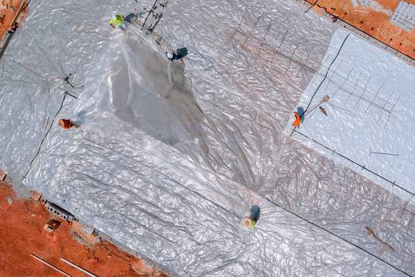Cara Pemasangan Plastik Cor untuk Lantai Rumah